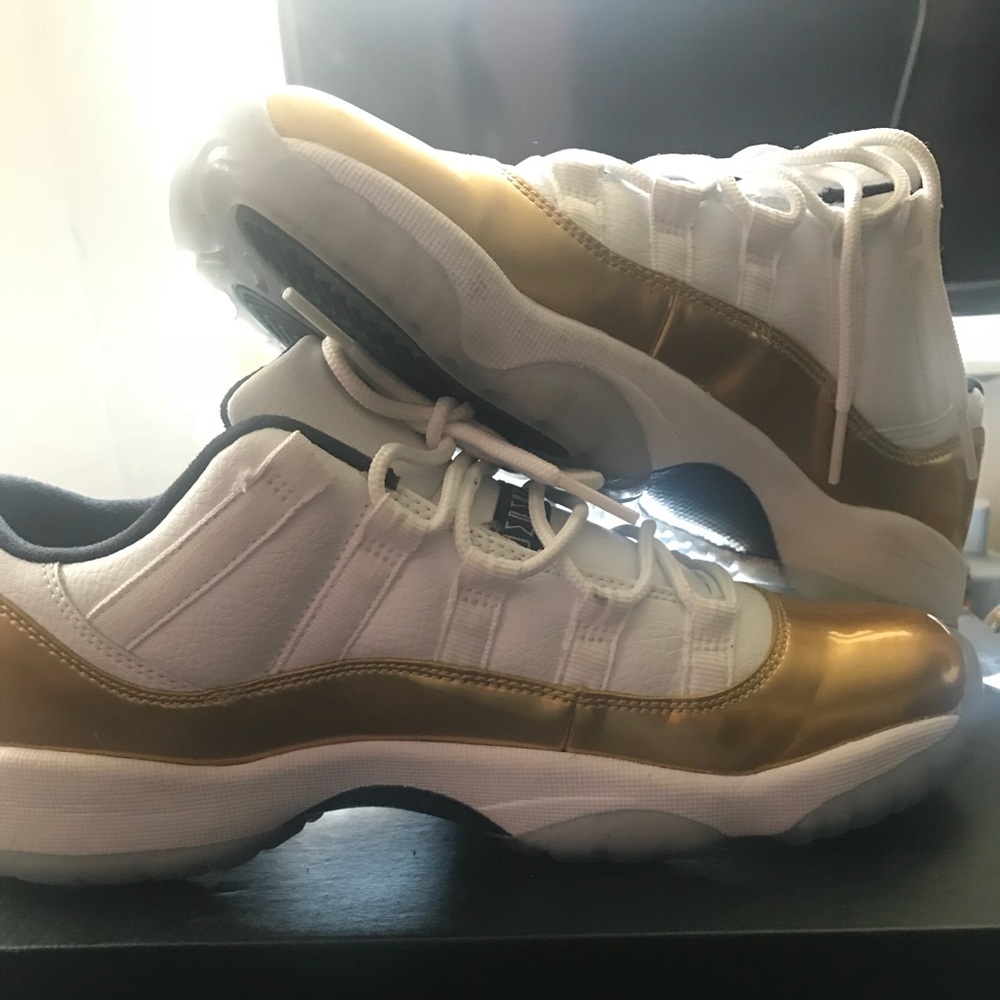 Jordan’s 11 retro los gold 6.5 Youth